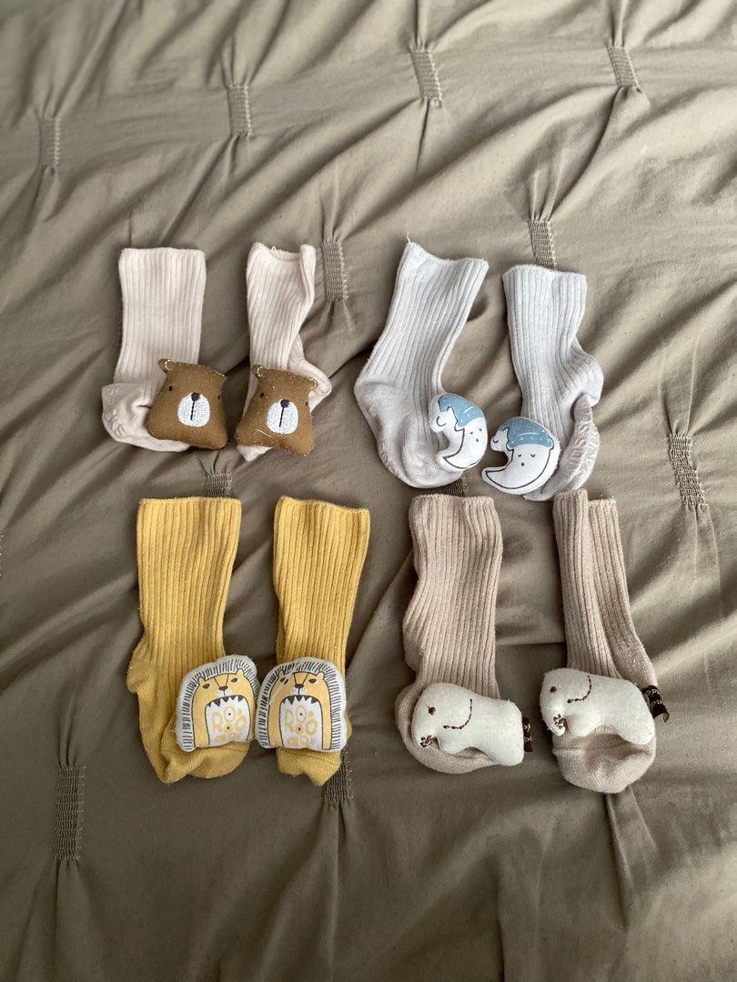Baby socks (neutral colors) (Category: Babies & Kids Fashion) located in Santa Maria. Submitted by rmdeclutters (Listing ID 1255958802, Image 1). Description: Like new Used once or twice only 150 as pack Got it for P90 EACH..