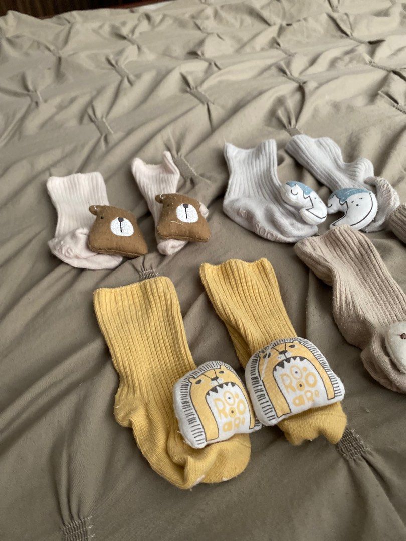 Baby socks (neutral colors) (Category: Babies & Kids Fashion) located in Santa Maria. Submitted by rmdeclutters (Listing ID 1255958802, Image 3). Description: Like new Used once or twice only 150 as pack Got it for P90 EACH..