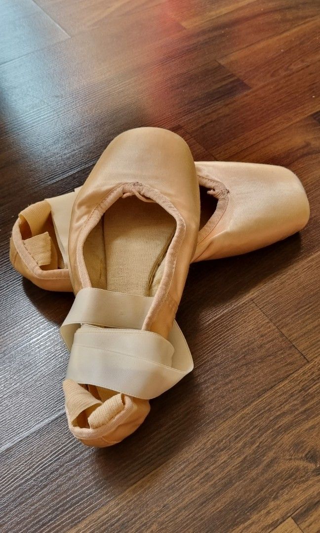pointe ballet shoes near me
