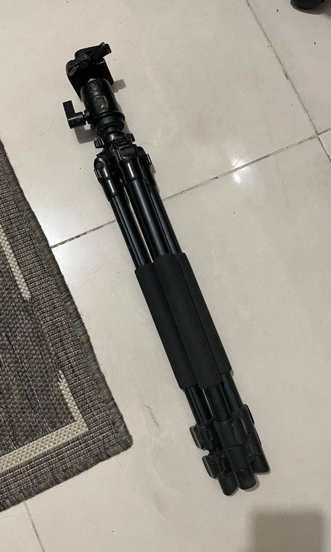 Benro Tripod (Category: Tripods & Monopods) located in Manila. Submitted by petey._ (Listing ID 1256069803, Image 1). Description: Needs repair but still sturdy. Pm your offers. Nego.