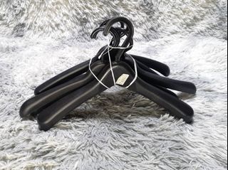 Black Coat Plastic 6PCS Hanger