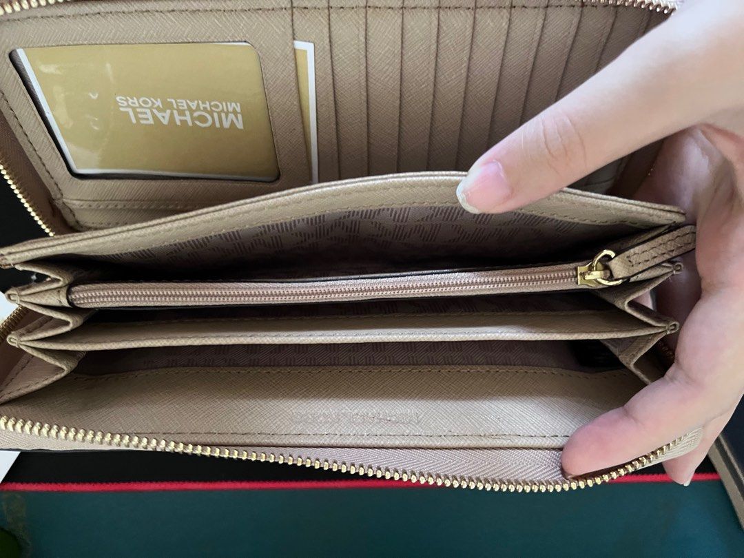 BNWT Michael Kors continental wallet Women s Fashion Bags