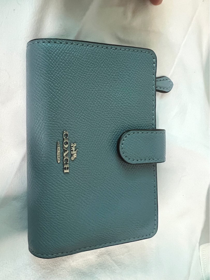 Coach medium size discount wallet