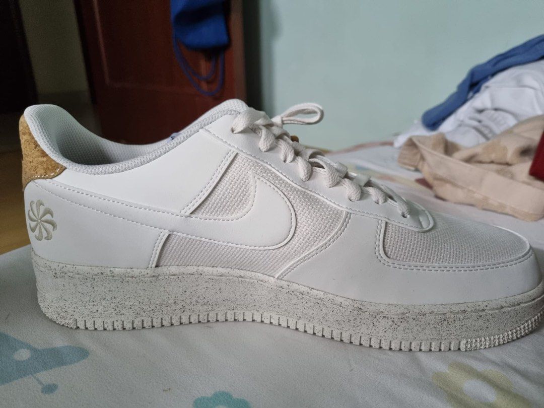 BRAND NEW WITH BOX NIKE AIR FORCE 1 07
