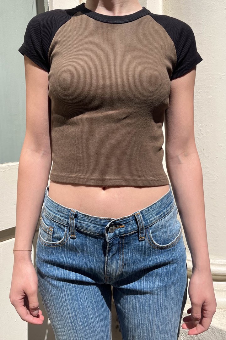 Brandy Melville Bella Ribbed Top in Black Brown, Women's Fashion, Tops,  Shirts on Carousell