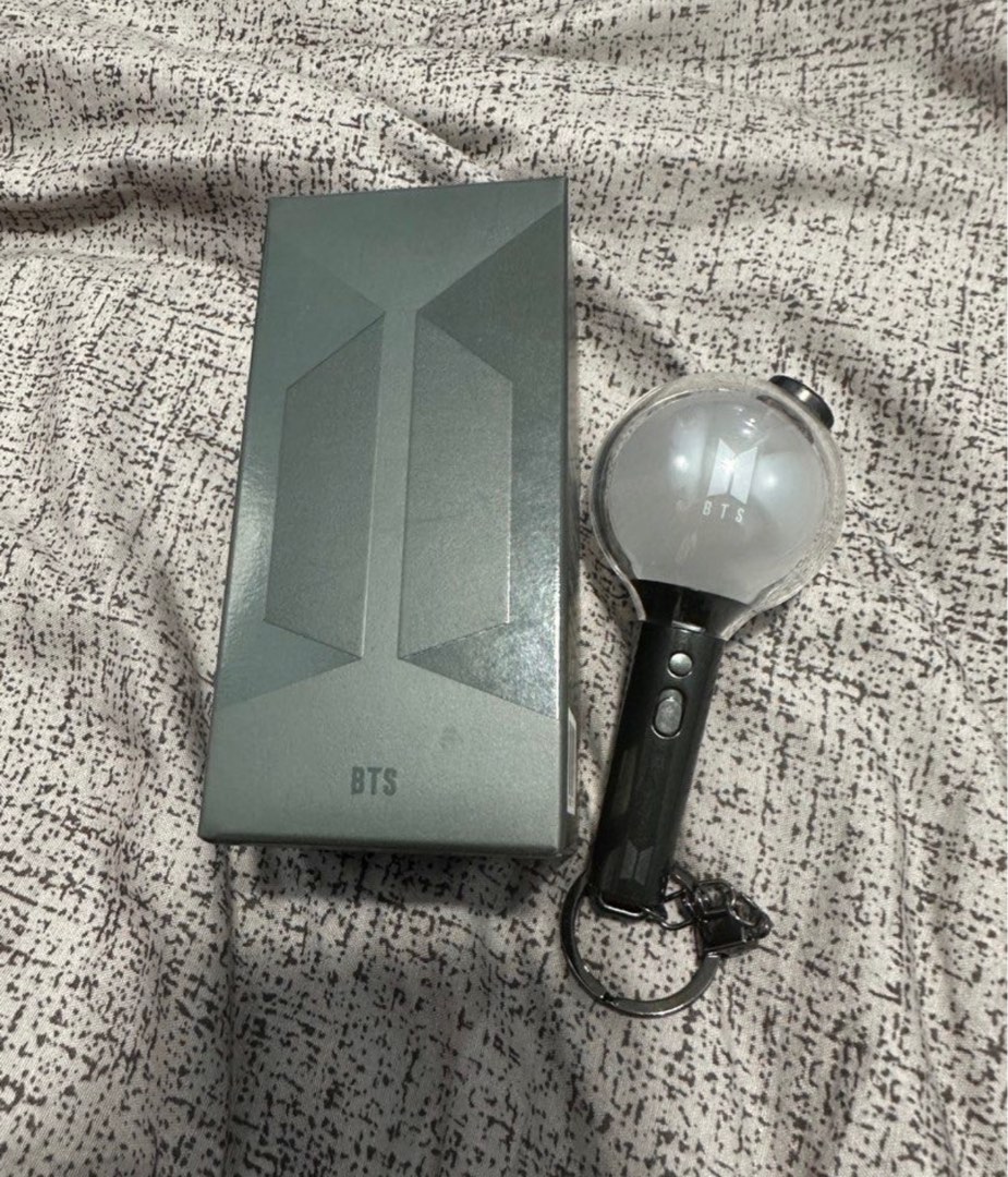 BTS ARMY BOMB KEYRING, Hobbies & Toys, Memorabilia & Collectibles, K