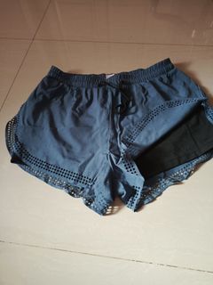 Celana olah raga cewek