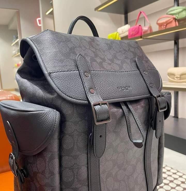Coach Hitch Backpack In Signature Canvas, Men's Fashion, Bags ...