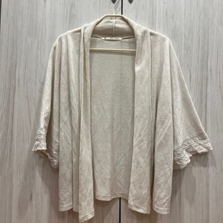 (Category: ) located in . Submitted by wardrobebyraf (Listing ID 1256099184, Image 1). Description: .