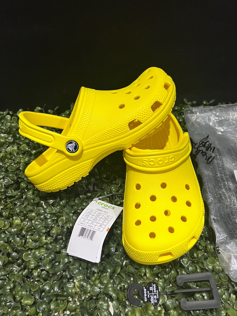 Crocs Classic Clog Lemon M5 / W7, Women's Fashion, Footwear, Slippers ...