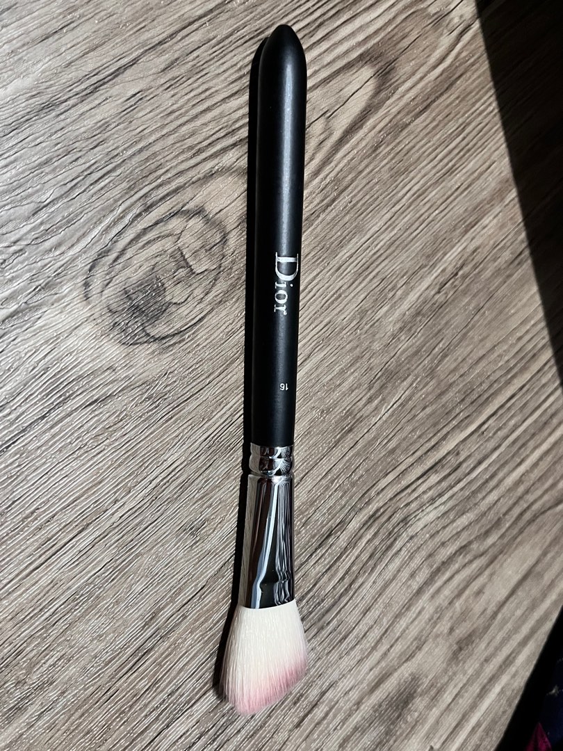 Dior sales 16 brush