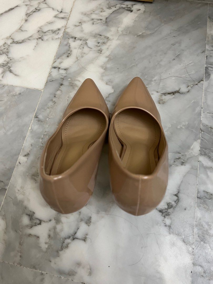 Fashion heels closed shoes Size 9