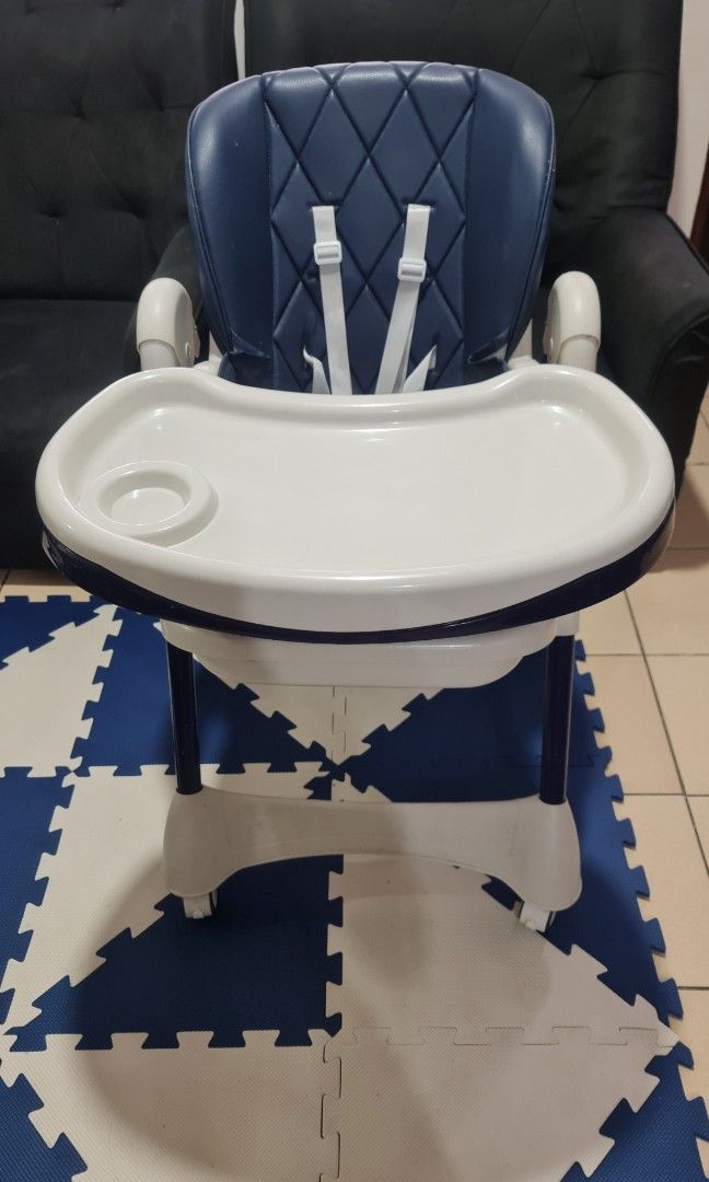 Foldable High Chair for Babies 6+ (Category: Kids Tables & Chairs) located in Las Pinas. Submitted by rieanngirl (Listing ID 1255957779, Image 1). Description: like new, no issue Last Price posted.
