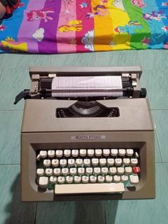F/S: Vintage Typewriter