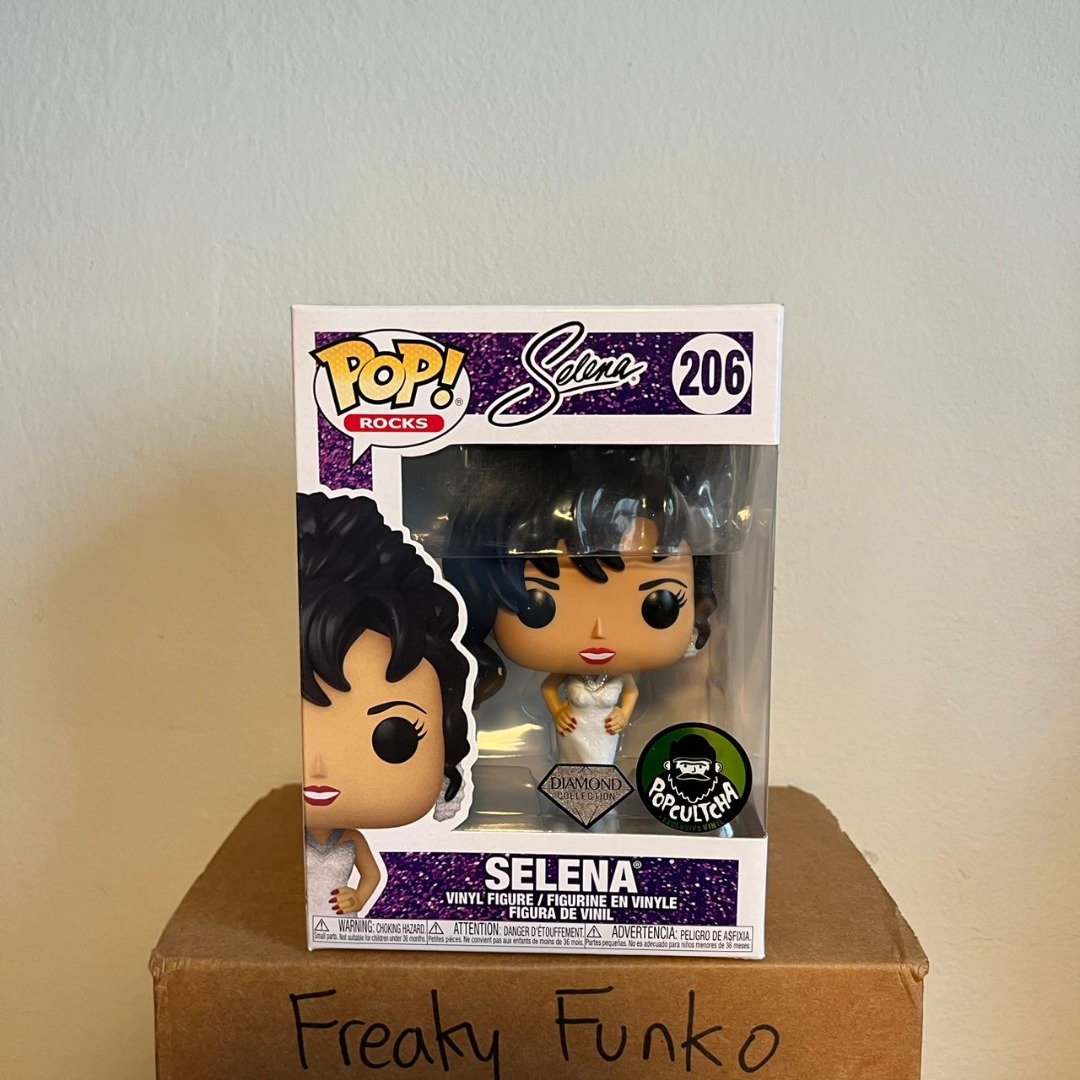 Funko Pop Selena Quintanilla #205 Burgundy Outfit Rocks | Meses Sin Interés - Foto 3