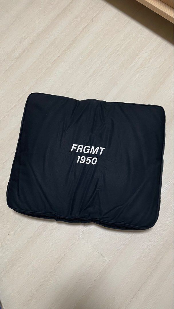 Fragment x G1950 Floor Cushion 未使用品 Gallery 1950 x fragment design Floor Cushion M號雙面黑, 家具