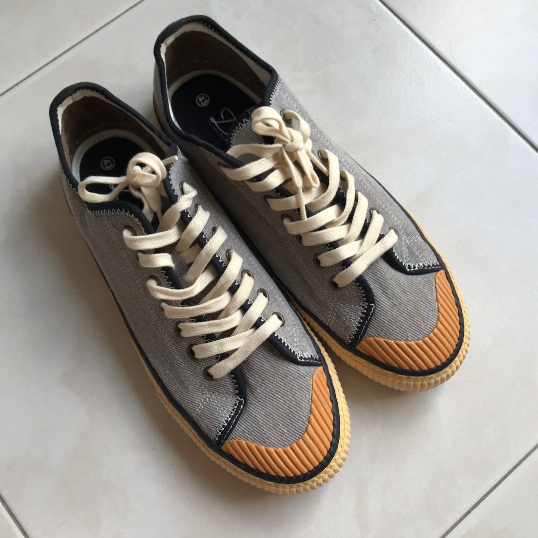 Casual hotsell grey sneakers
