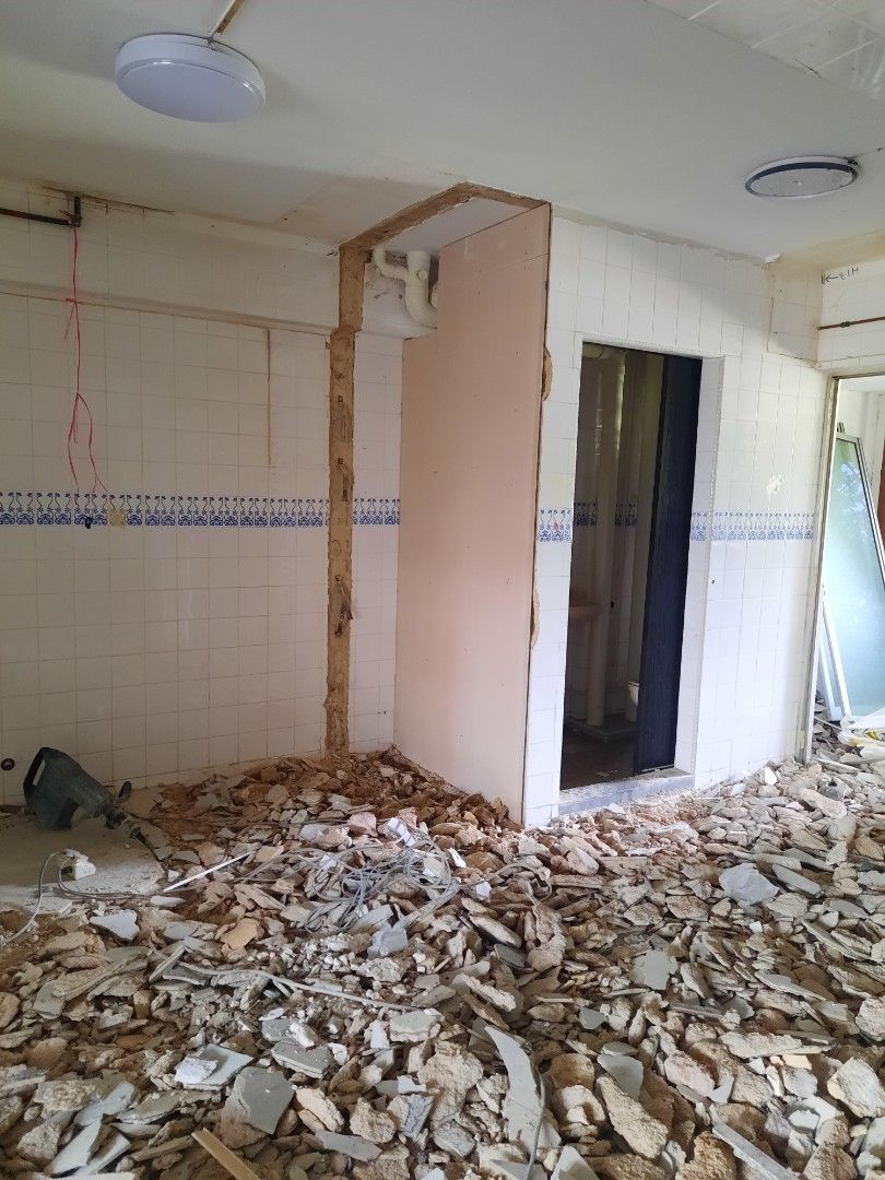 Hacking and dismantling  service63109553278083112