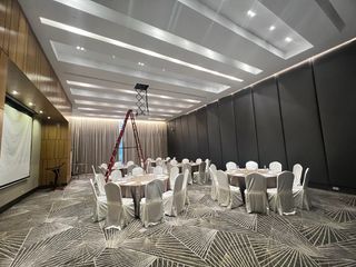 High Ceiling Commercial/Office BGC