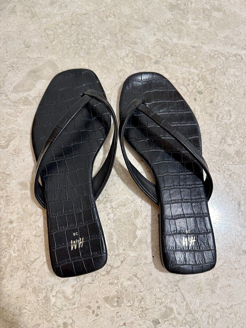H&m black flip discount flops