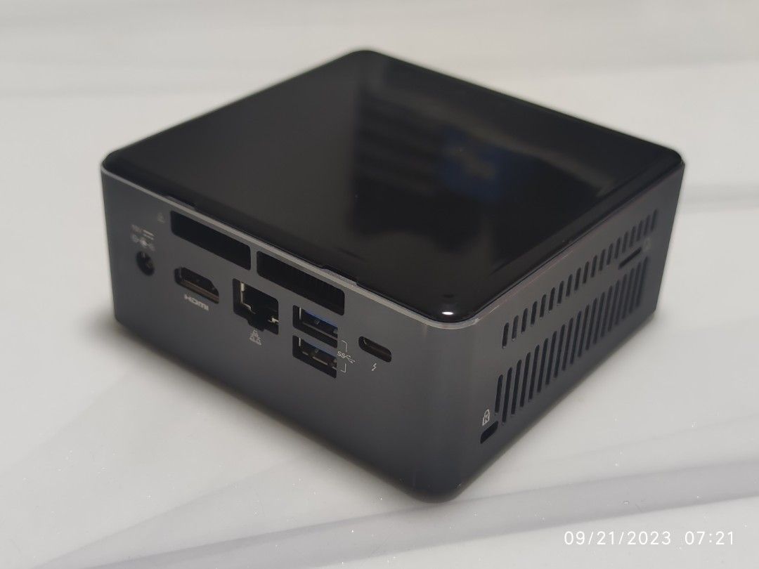 Intel NUC 7i5BNH i5-7260U/8G/256G