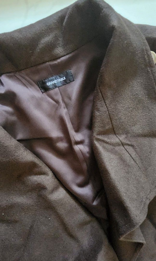 Jacket (Category: Coats, Jackets and Outerwear) located in Singapore. Submitted by geepreloved101 (Listing ID 1255958791, Image 4). Description: worn once good as new and would fit an M nicely selling since I am now size L 🤣😔 top up for mail.