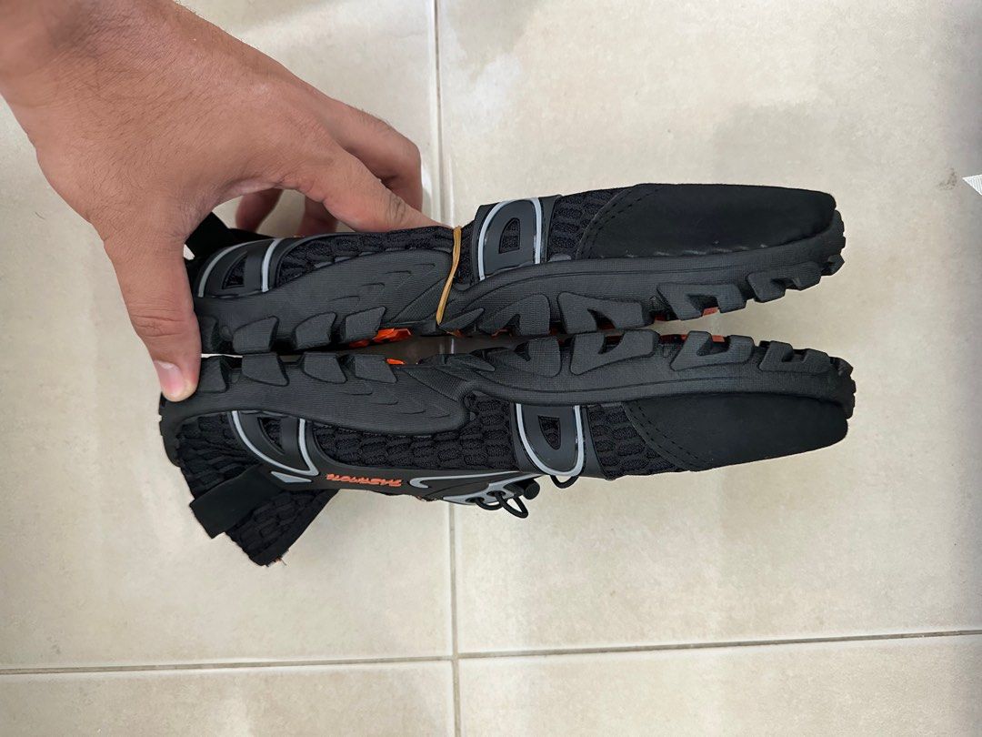 Kasut on sale hiking asics
