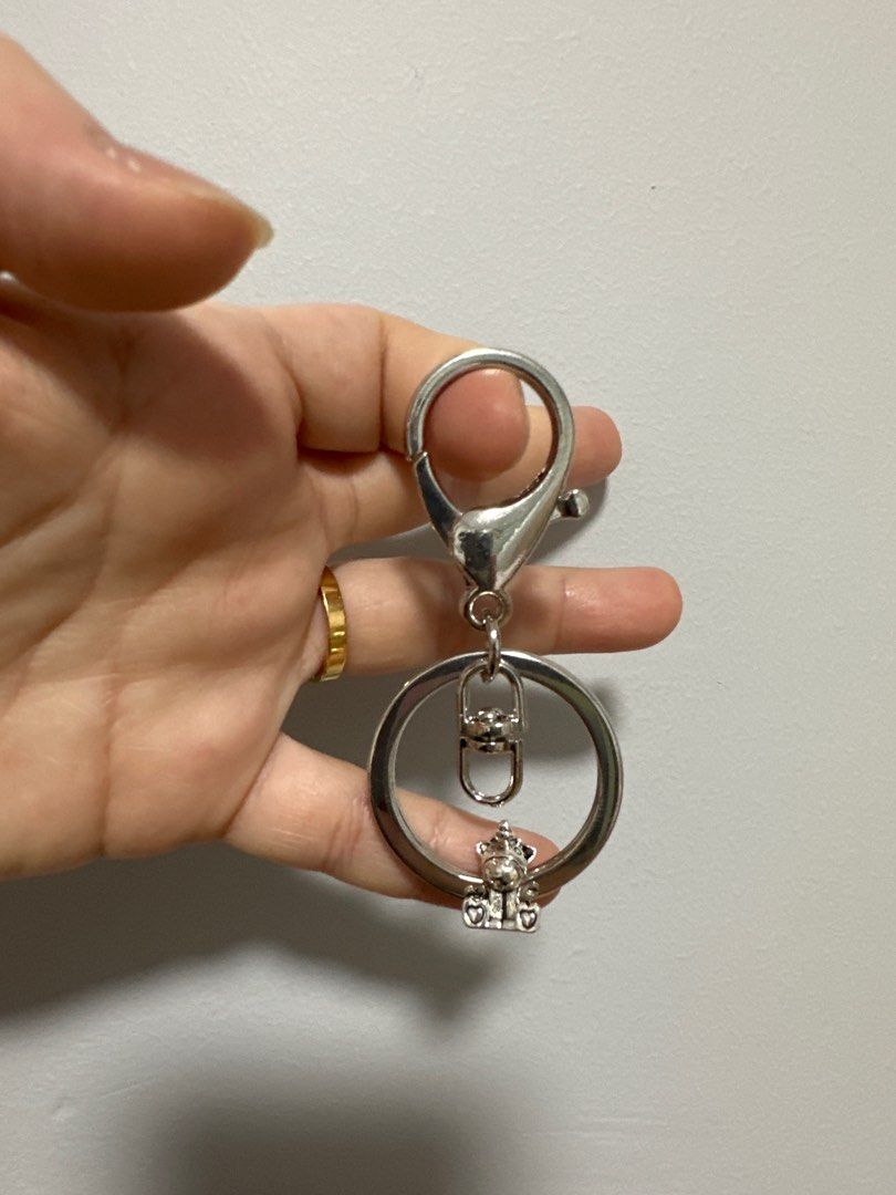 keychains (Category: Other Accessories) located in Singapore. Submitted by poohiscute (Listing ID 1256066495, Image 5). Description: .