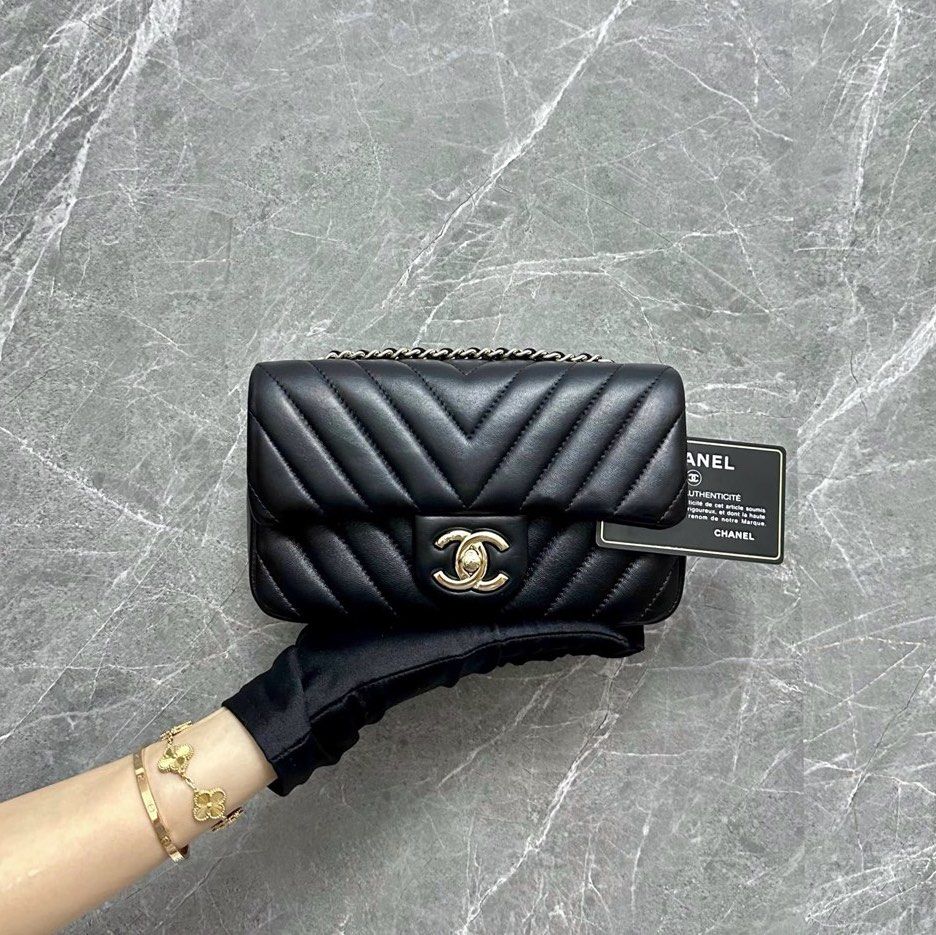 Like New* Chanel Classic Flap Mini Rectangular Chevron Lambskin Black GHW  No 20, Luxury, Bags & Wallets on Carousell