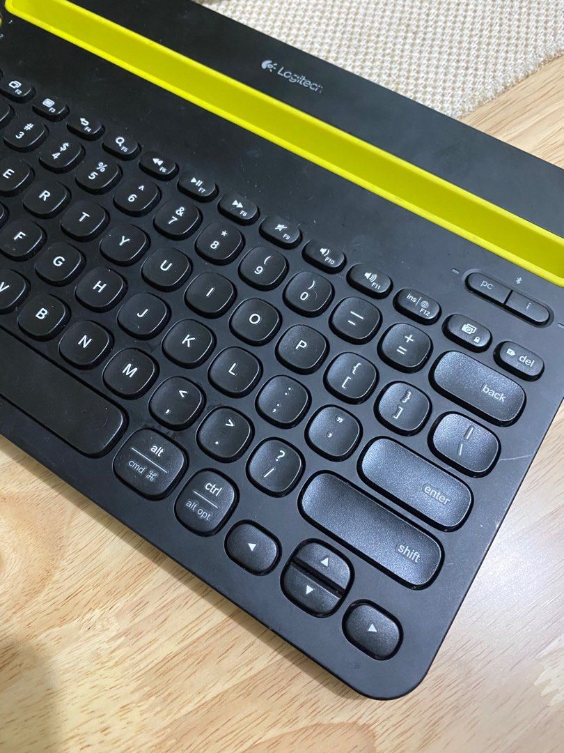 LOGITECH K480 WIRELESS KEYBOARD (Category: Computer Keyboard) located in Makati City. Submitted by unclutterermnl (Listing ID 1256067741, Image 3). Description: With minor scratches Orig Price at 2100.