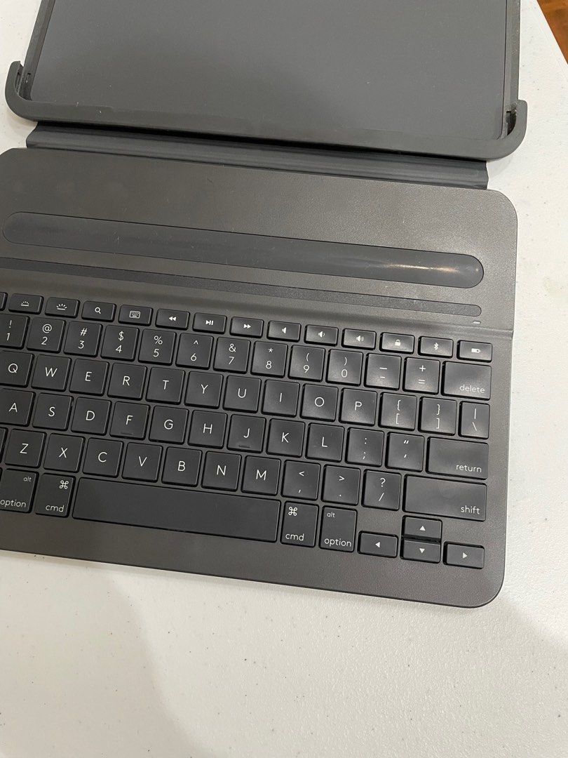 Logitech Slim Folio Pro for Ipad Pro Keyboard 11” (Category: Computer Keyboard) located in Pasig City. Submitted by chie_store (Listing ID 1256110341, Image 3). Description: Front is worn out, but all are working Keys, backlight and everything are working, no issues with operation.