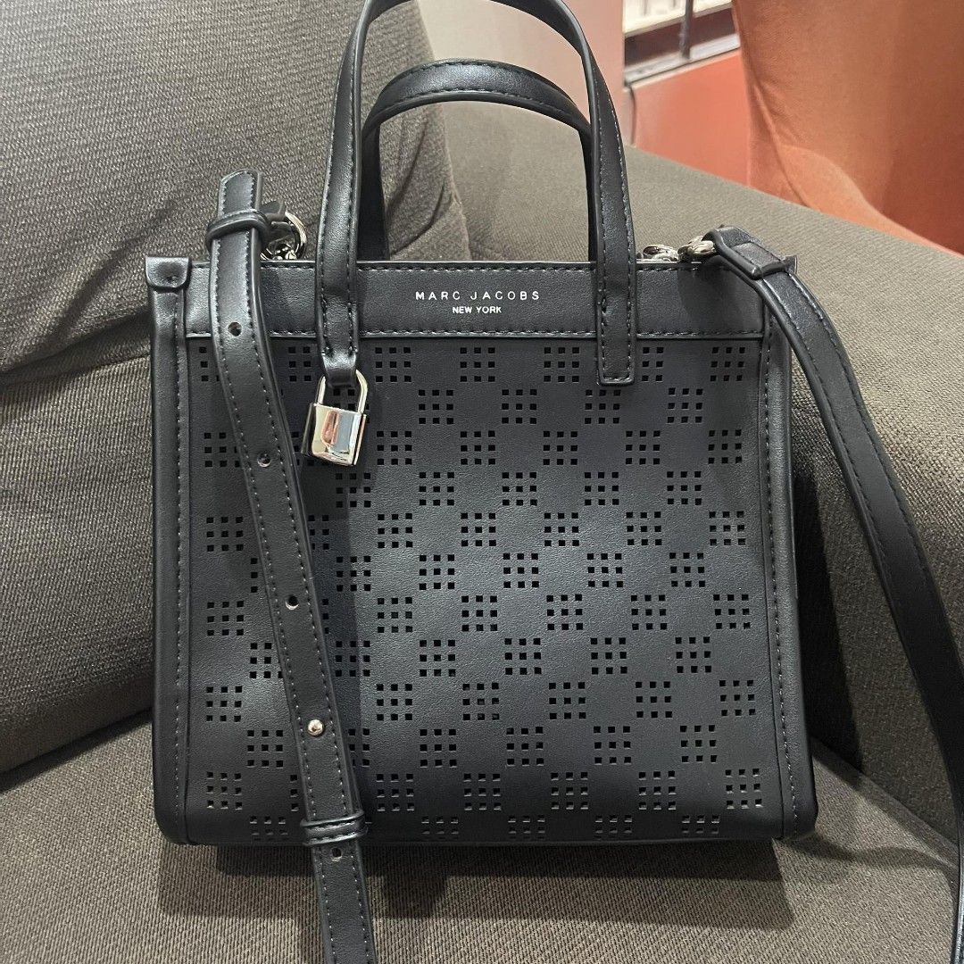 Marc Jacobs Sling Bag Original, Luxury, Bags & Wallets on Carousell