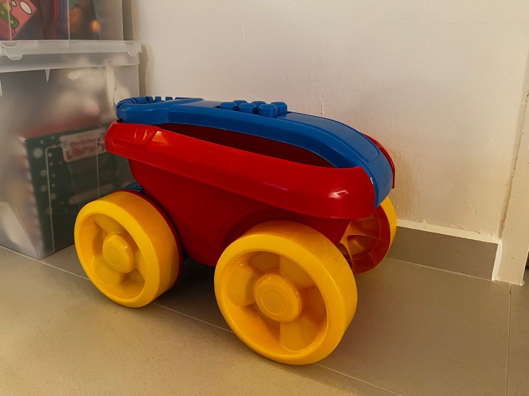 Mega bloks truck pull along hot sale
