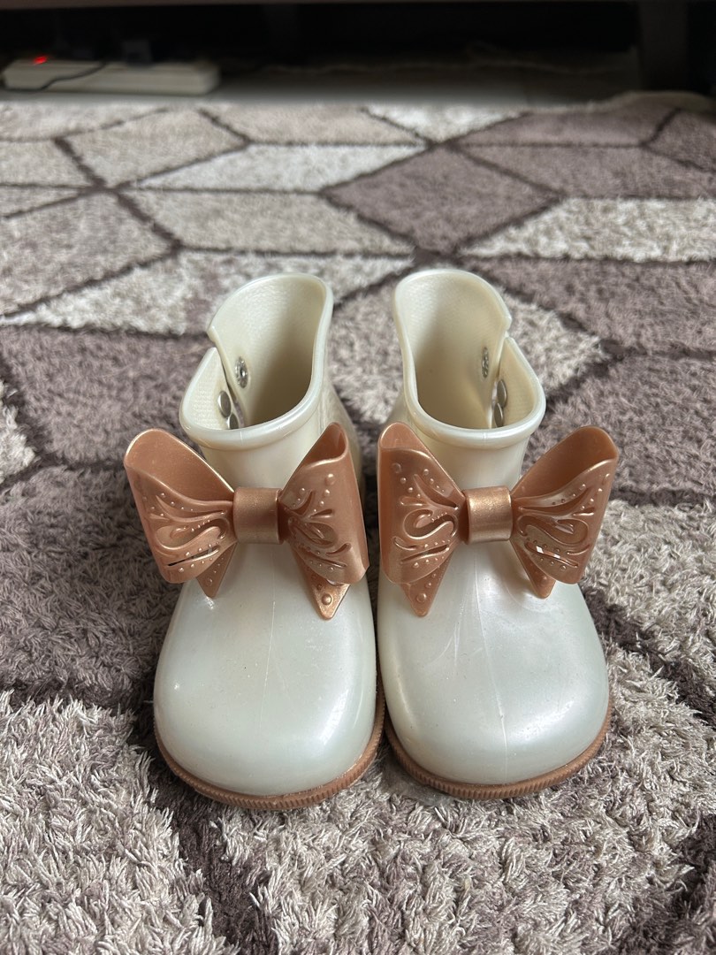 Mini Melissa Size US10, Babies & Kids, Babies & Kids Fashion on Carousell