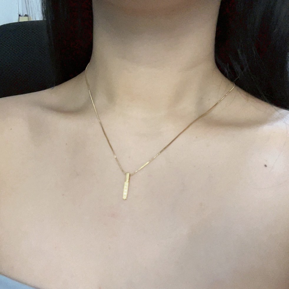 Minimalist gold necklace top