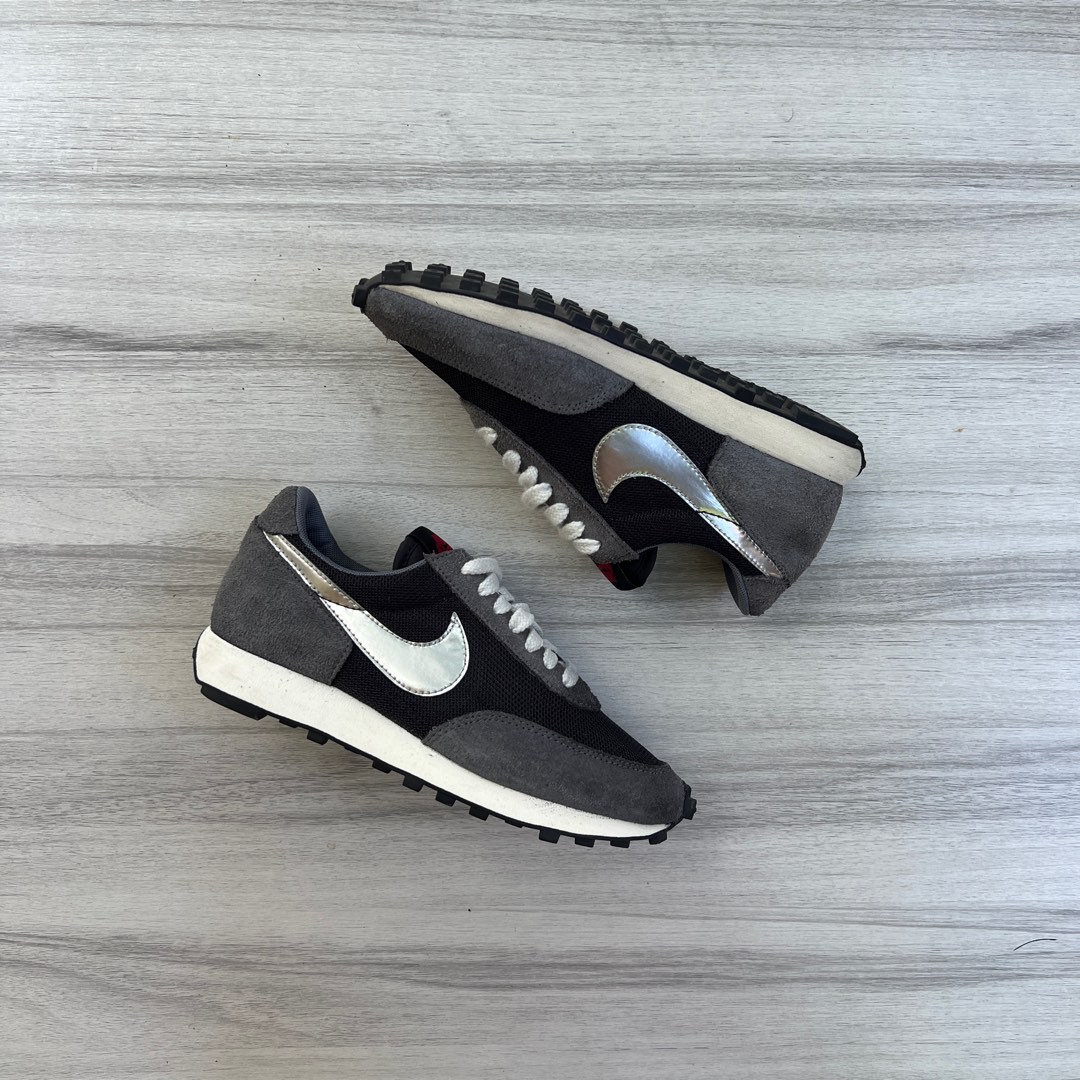 Nike daybreak deals metallic silver