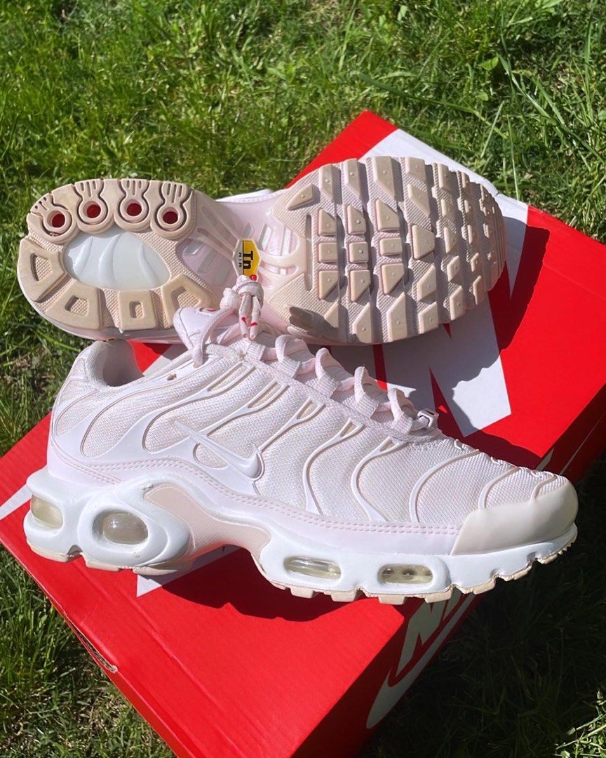 Nike air max plus pink best sale heart