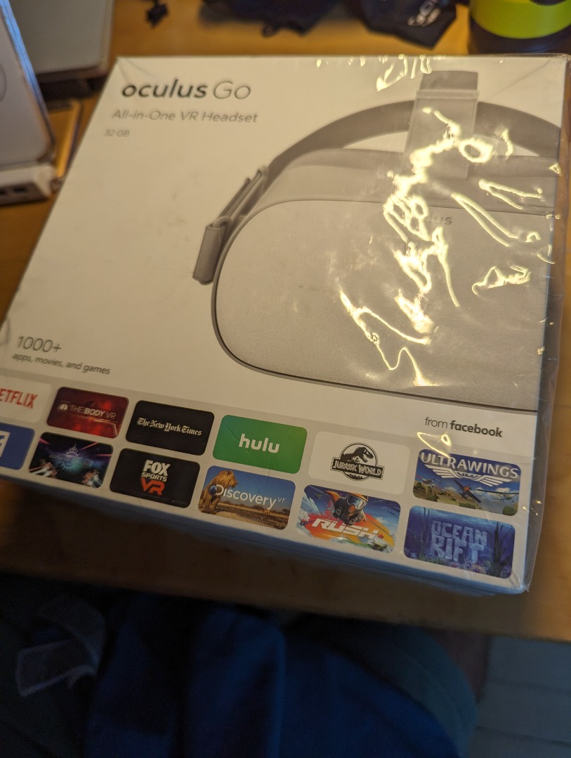  Oculus Go Standalone Virtual Reality Headset - 64GB : Cell  Phones & Accessories