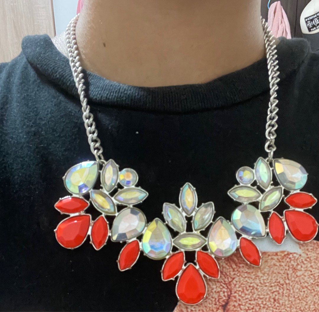 Orange Statement Necklace (Category: Necklaces) located in Singapore. Submitted by olivedscar (Listing ID 1255966310, Image 3). Description: Adjustable Statement Necklace.