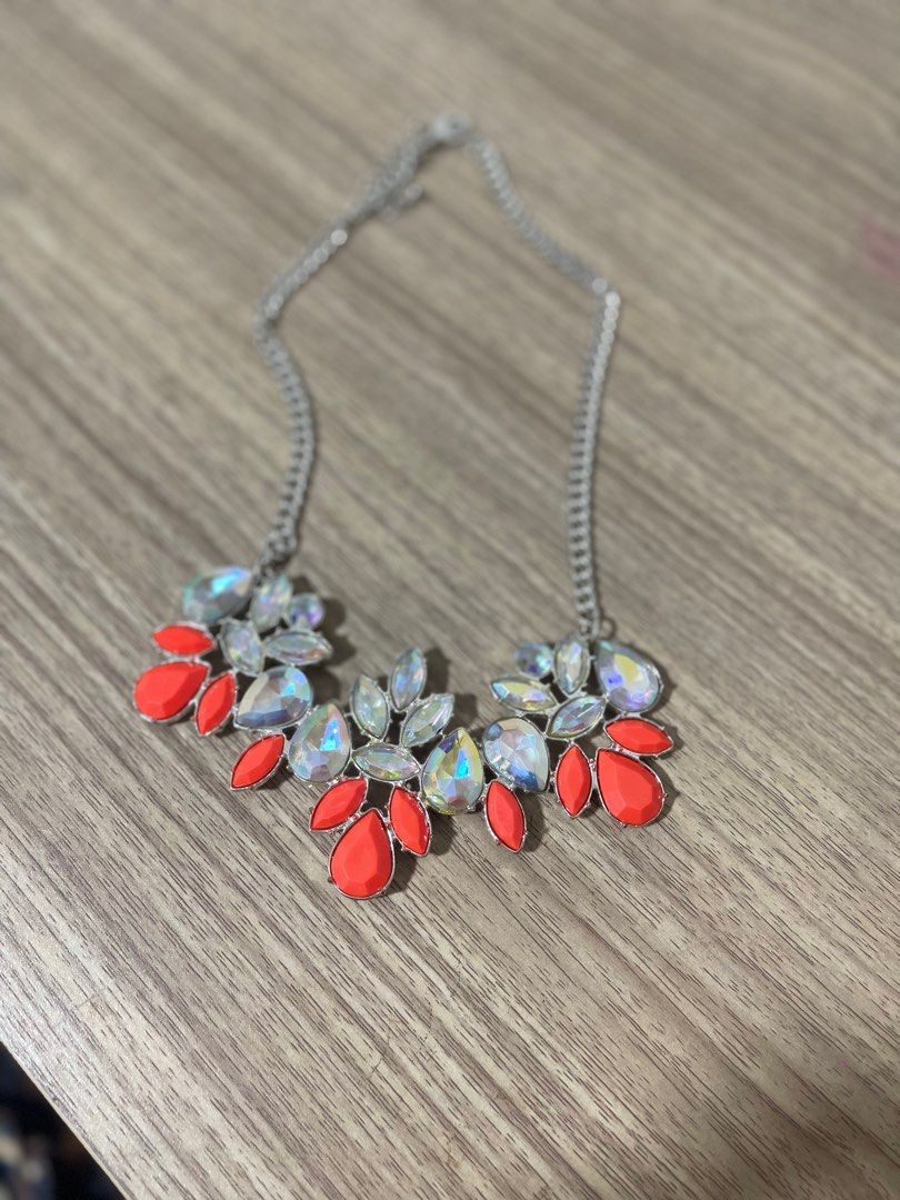 Orange Statement Necklace (Category: Necklaces) located in Singapore. Submitted by olivedscar (Listing ID 1255966310, Image 1). Description: Adjustable Statement Necklace.