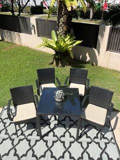 Outdoor table with 4 chairs