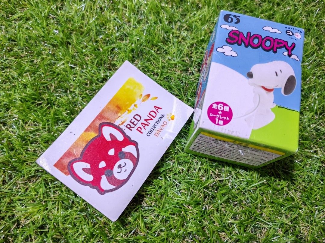 PUTITTO Brand New Sealed Snoopy Cup Clinger Blind Box (Category: Designer & Blind Box Toys) located in Davao. Submitted by redpandacollections (Listing ID 1256038707, Image 1). Description: PUTITTO Brand New Sealed Snoopy Cup Clinger Blind Box Authentic from japan in good condition and quality Brand New Sealed as is in the picture provided Material PVC Brand : Peanuts.