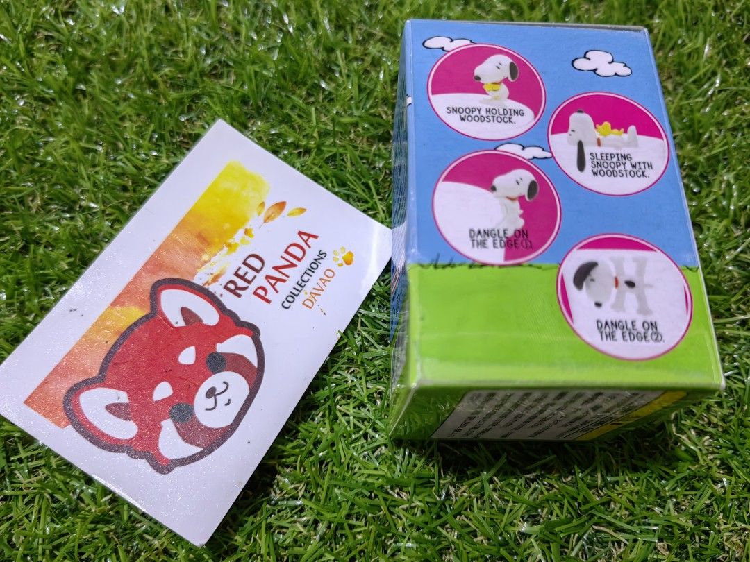 PUTITTO Brand New Sealed Snoopy Cup Clinger Blind Box (Category: Designer & Blind Box Toys) located in Davao. Submitted by redpandacollections (Listing ID 1256038707, Image 2). Description: PUTITTO Brand New Sealed Snoopy Cup Clinger Blind Box Authentic from japan in good condition and quality Brand New Sealed as is in the picture provided Material PVC Brand : Peanuts.