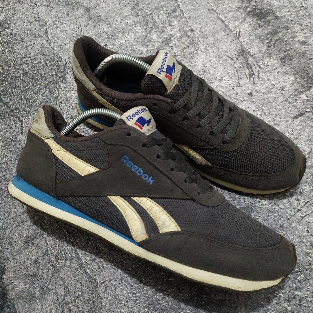 Reebok royal flag Fesyen Pria Sepatu Sneakers di Carousell