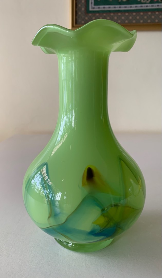 Retro vase with swirl design, Hobbies & Toys, Memorabilia