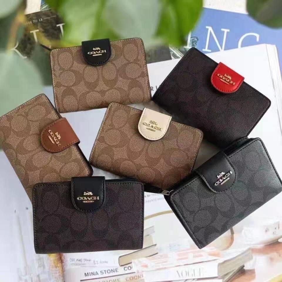 Coach Medium Corner Zip Wallet, Women's Fashion, Bags & Wallets, Wallets &  Card holders on Carousell