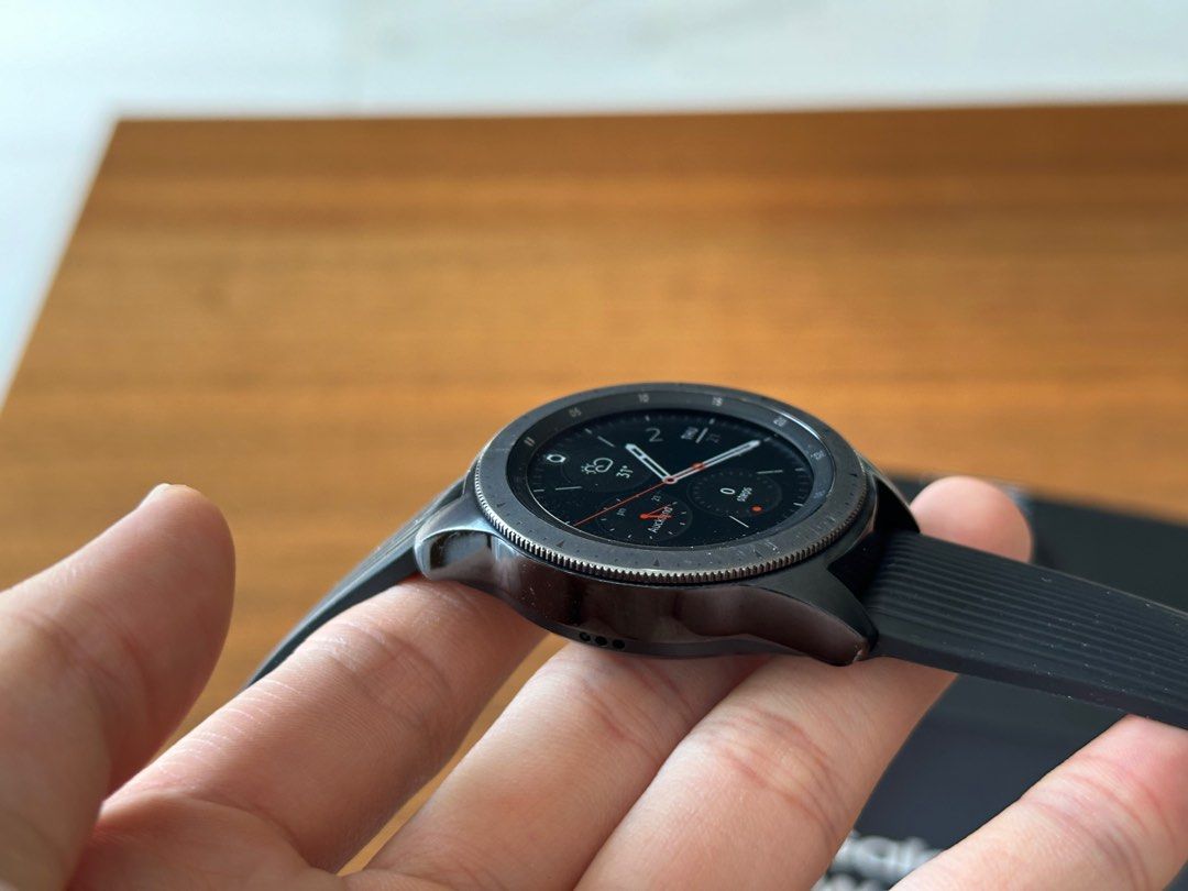 Midnight black top galaxy watch