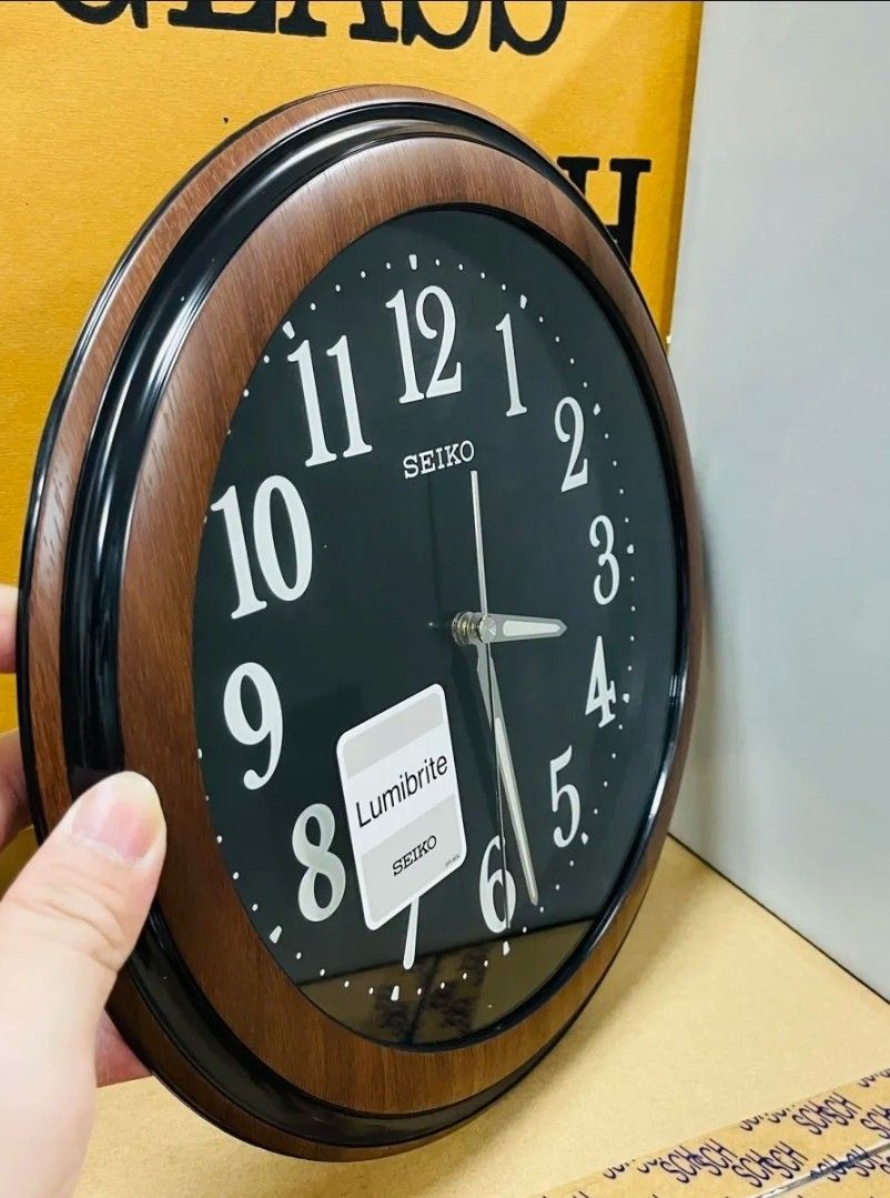 Seiko LIMITED EDITION Lumibrite Glow Luminous Analog Black Wall