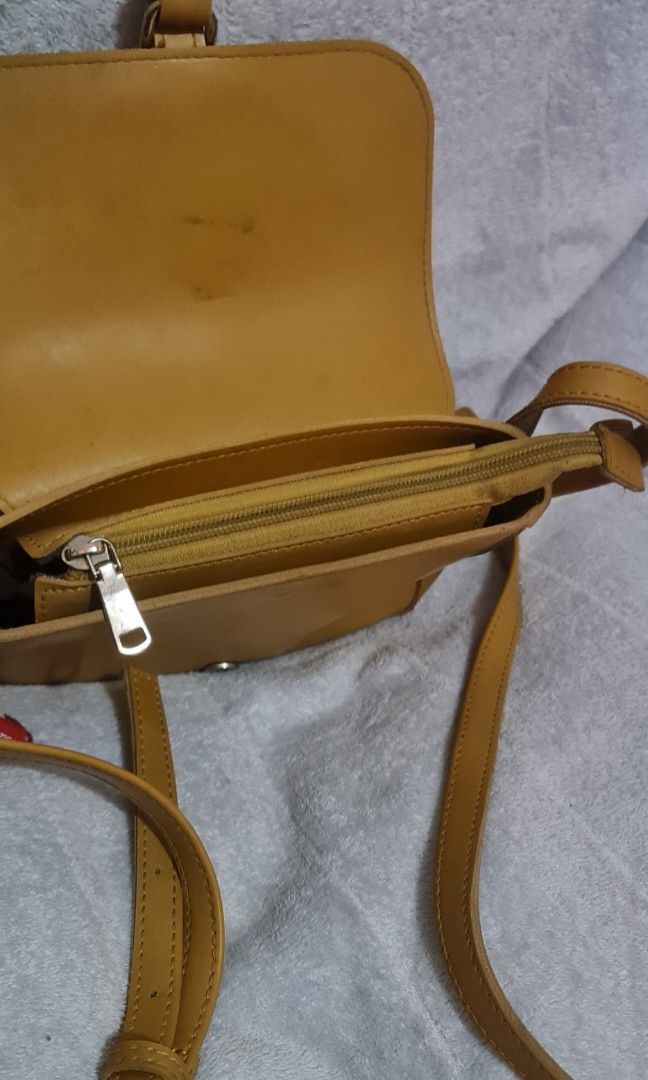 Semir sling bag (Category: Cross-body Bags) located in San Pablo. Submitted by ShopbyLiz (Listing ID 1255950198, Image 3). Description: mustard got this as a gift from a friend who went to Korea.