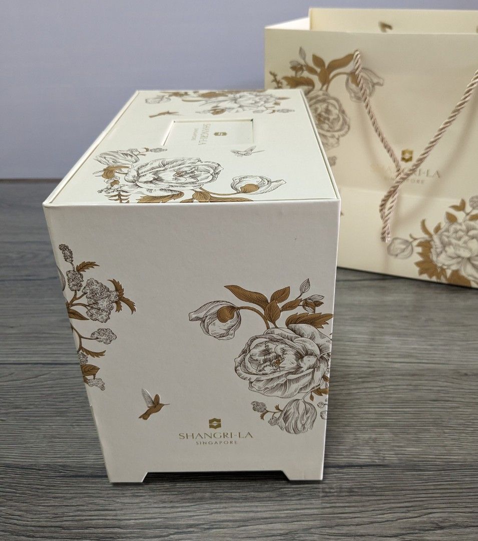 ShangriLa 2023 Mooncake box, Women's Fashion, Jewelry & Organisers
